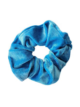Samt Scrunchie in Aqua Blau weicher Haargummi von LYMAJA